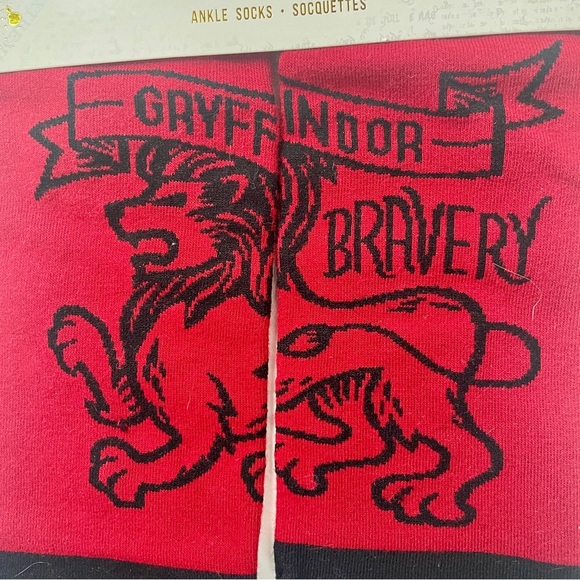 NWT Harry Potter Gryffindor Ankle Socks One Size Red Black Hallmark - Picture 4 of 5